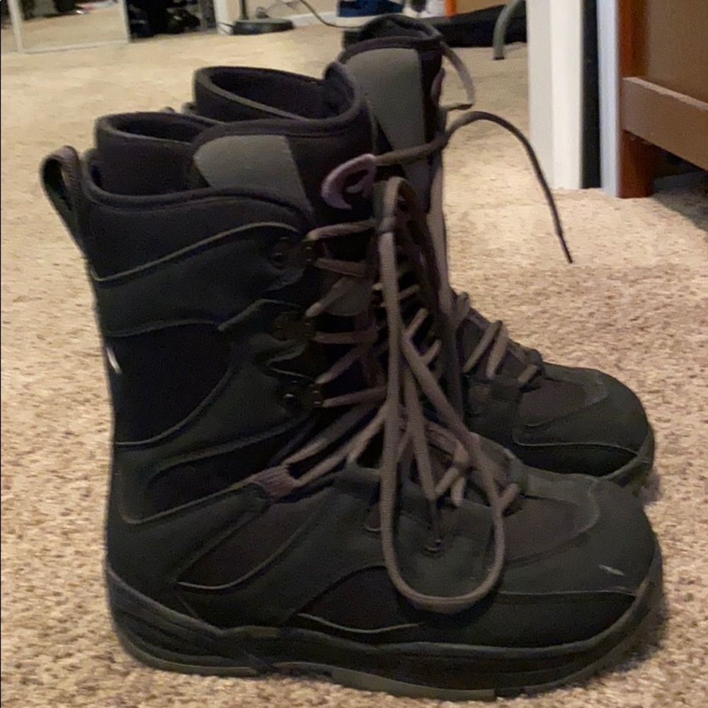 Aggression men or women's snowboard boots
